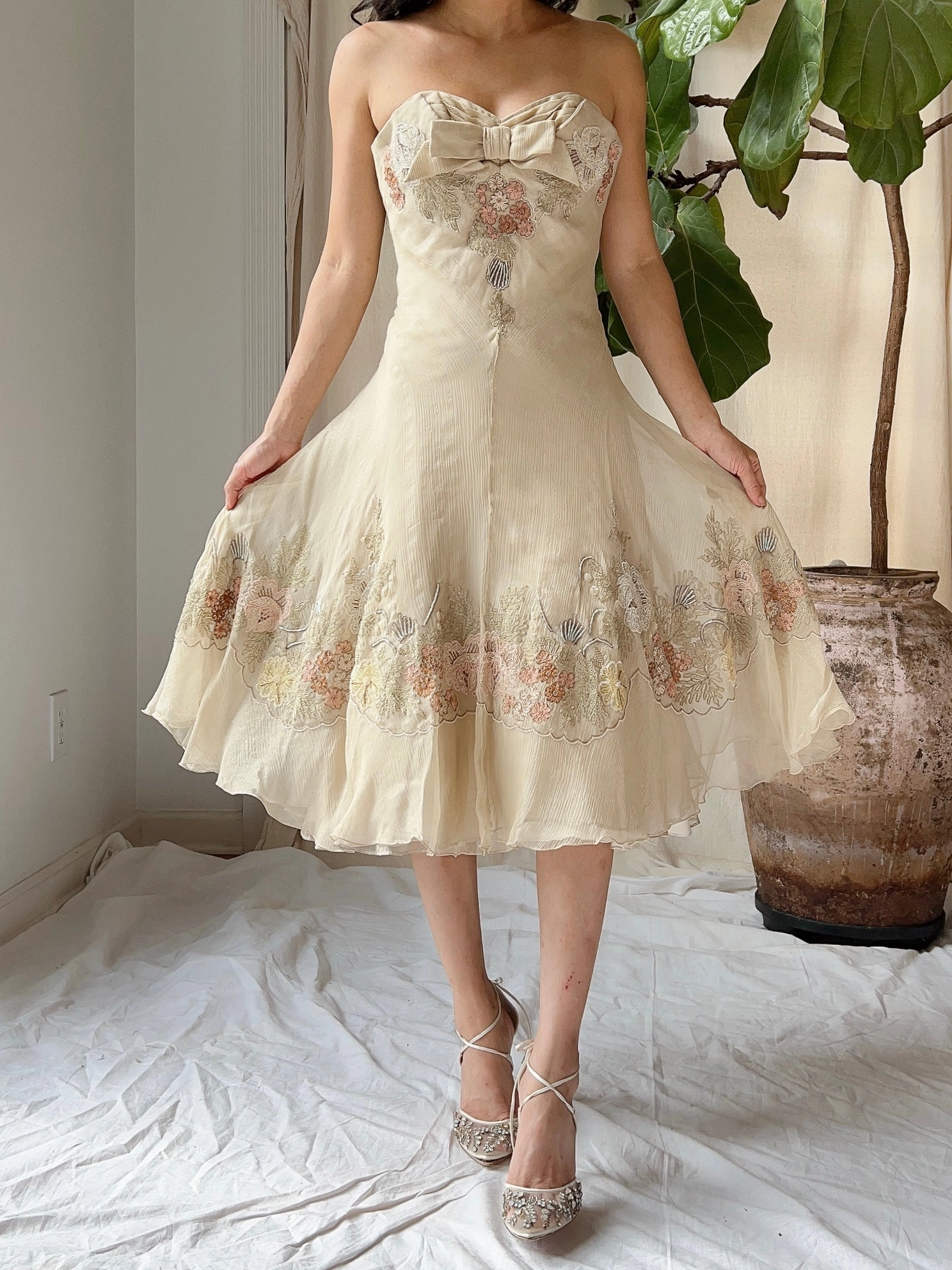 Vintage Silk Eavis and Brown Embroidered Dress - S/6