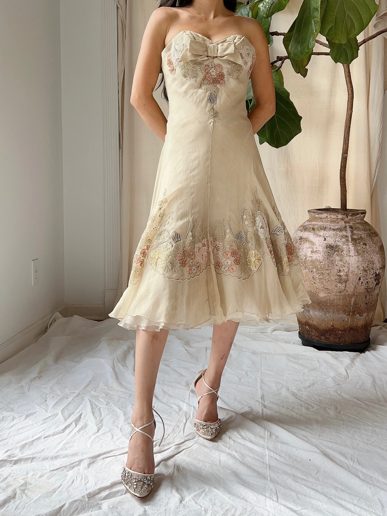 Vintage Silk Eavis and Brown Embroidered Dress - S/6