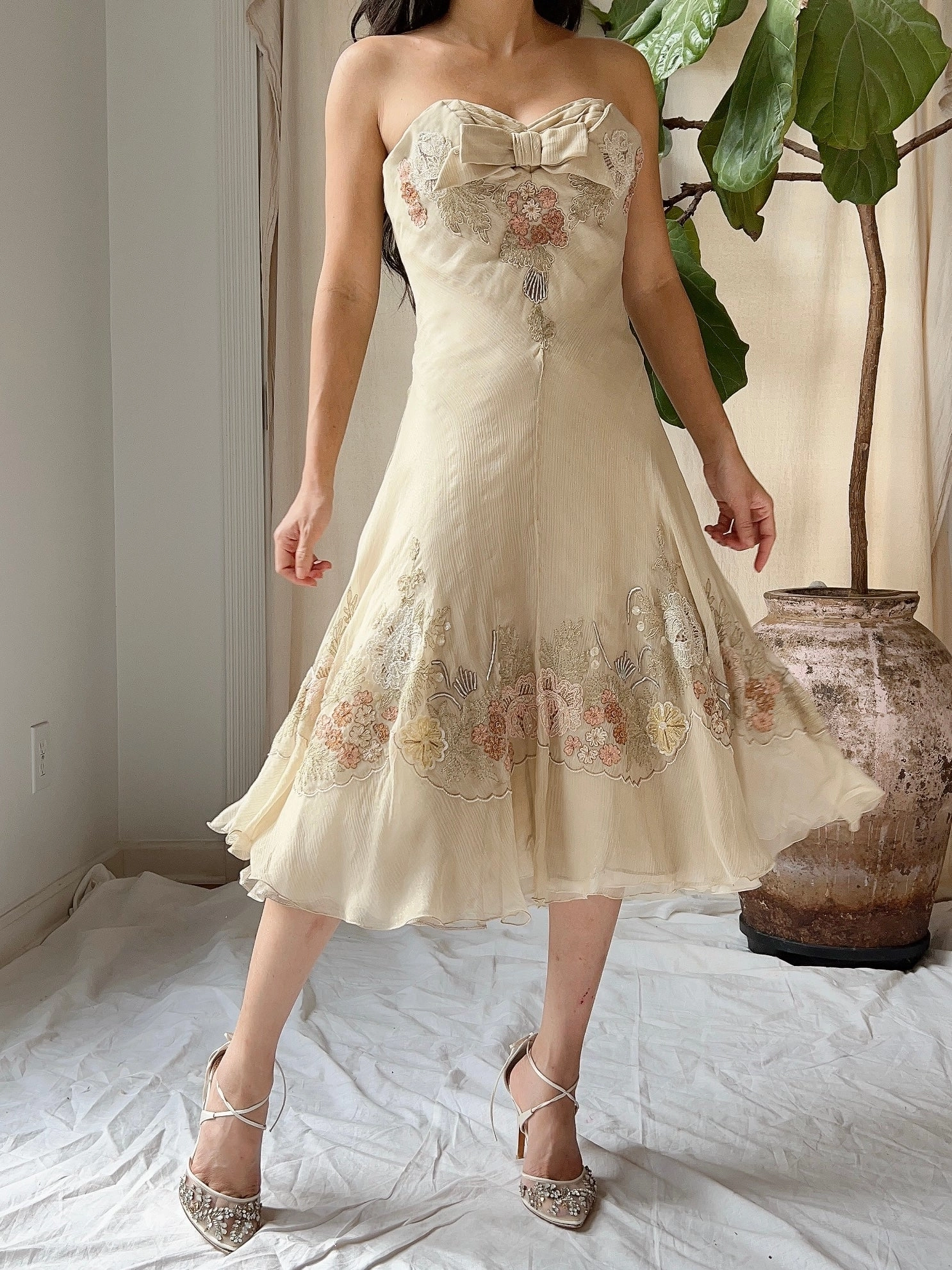 Vintage Silk Eavis and Brown Embroidered Dress - S/6