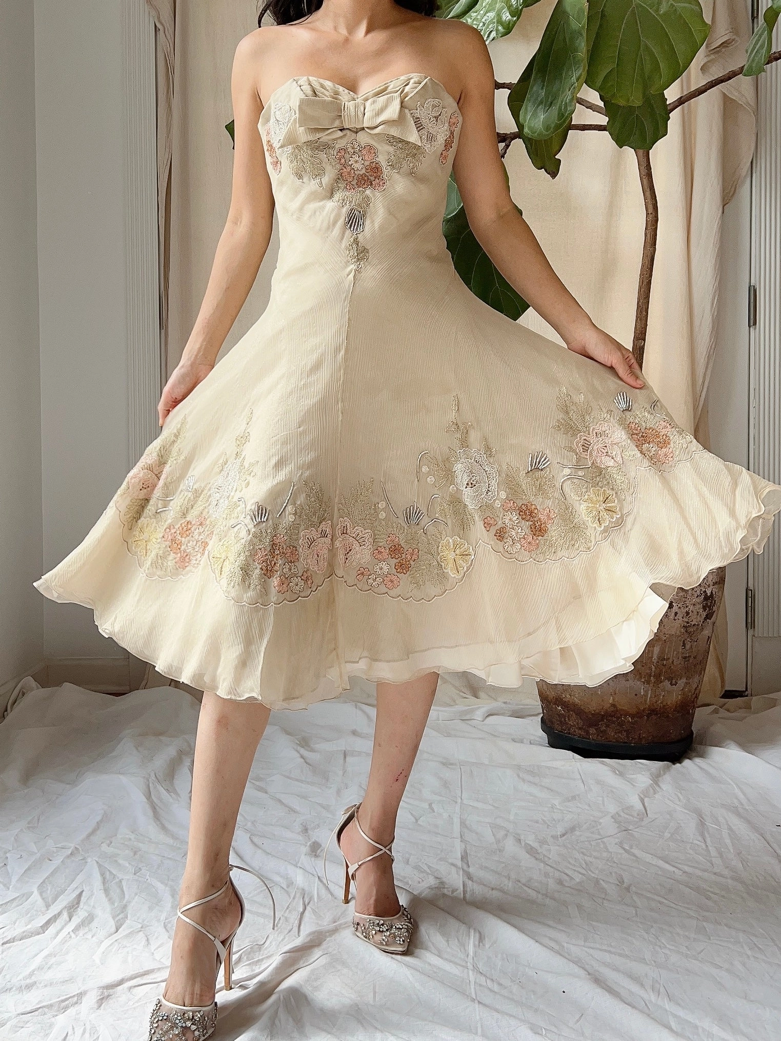 Vintage Silk Eavis and Brown Embroidered Dress - S/6